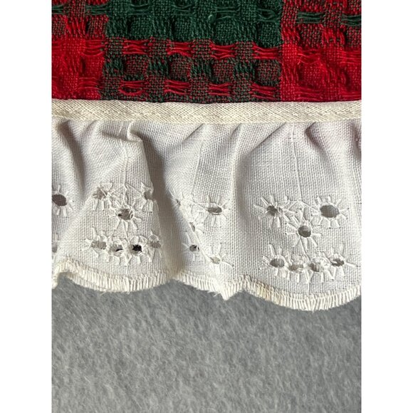 Red & Green Tea Towel Battenburg Lace & Buttons Embellishment 30.5x20 Gift NWOT - Picture 5 of 5
